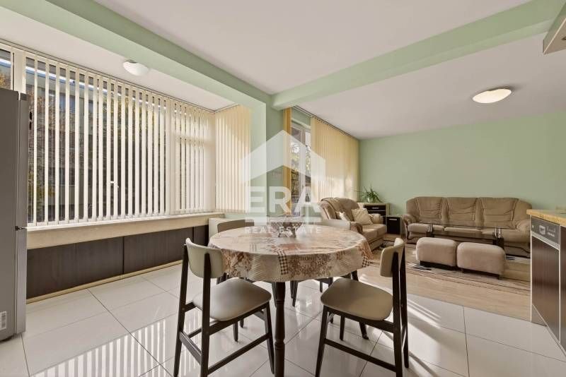 Дава се под наем Четиристаен апартамент в Варна, Център - 96 кв.м за 1500 € - Снимка #4