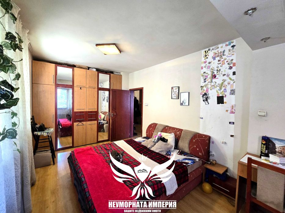 Продавам тристаен апартамент 108кв.м. на първи етаж в Асеновград, кв.Зъбче