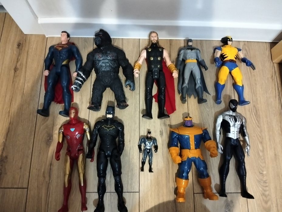 Lot supereroi 250 lei