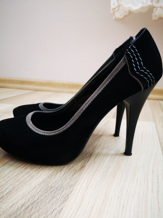 Обувки с вътрешна платформа