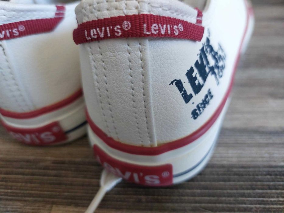 Дамски кожени кецове Levi's номер 39