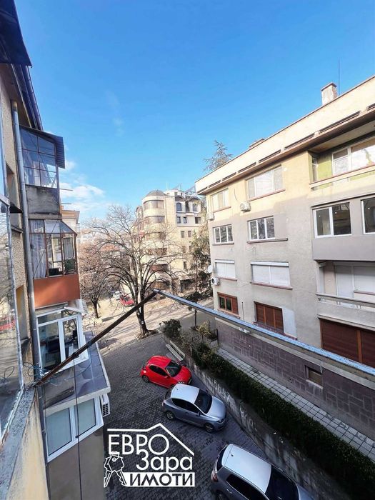 Тристаен апартамент за продажба в района на Второ Основно Училище