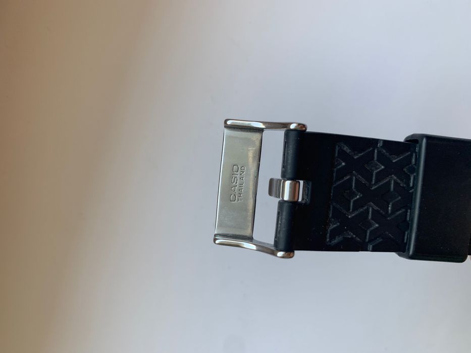 Продаю оригинальные б/у часы от G-Shock