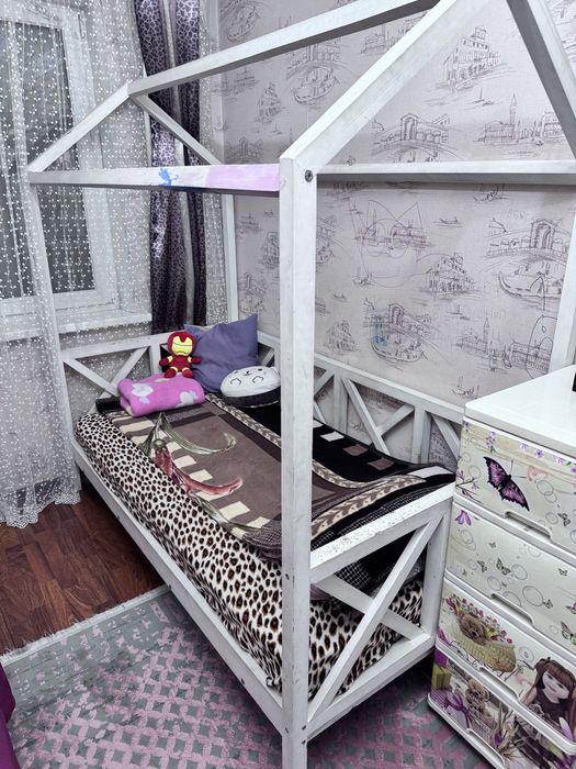 Продам кровать домик