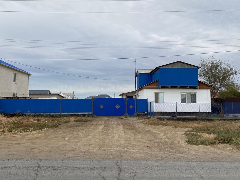 Үй сатылады. Жері үлкен (10 соток).