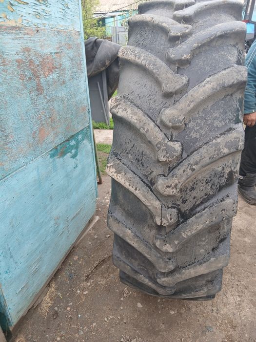 Шины для трактора  размер 18.4.34