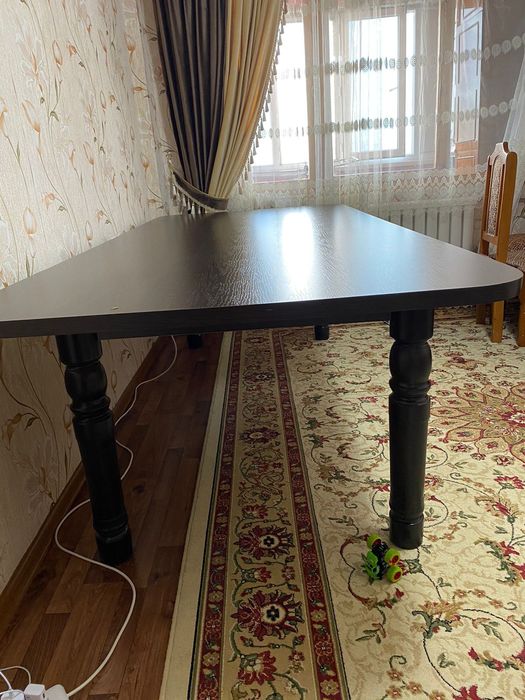 Стол-трансформер со стульями