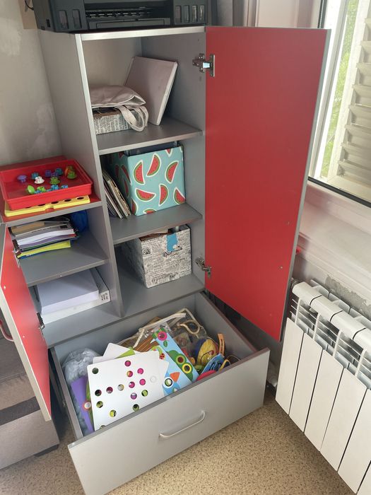 Мебель (шкаф и кровать)