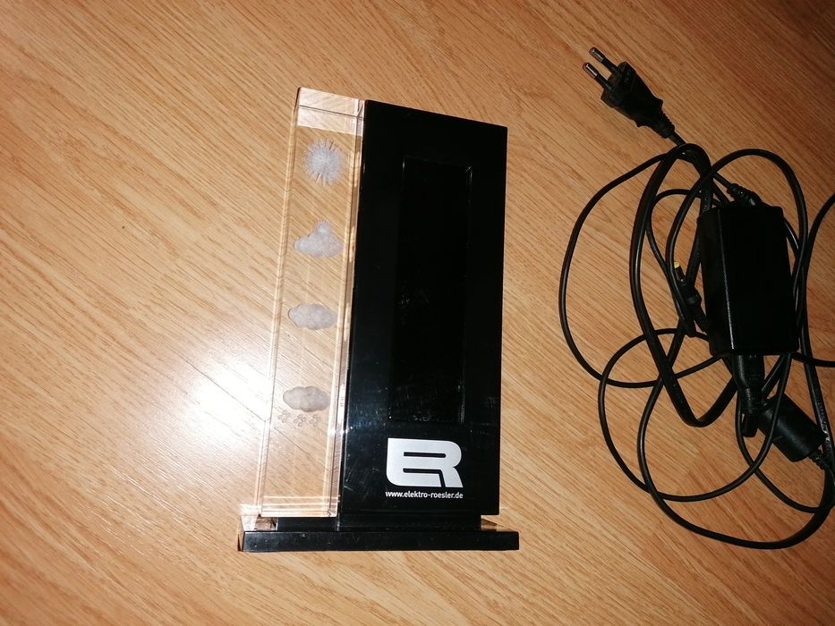 Ceas digital de birou cu multe functii