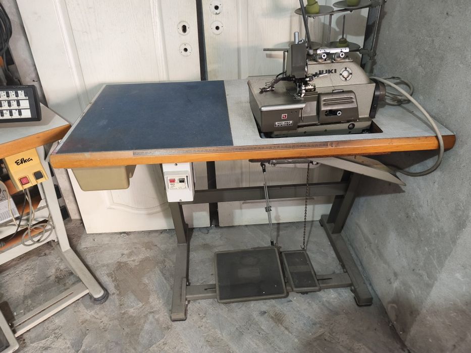 Професионална шевна машина Dürkopp Adler V720 и оверлог Juki MO357