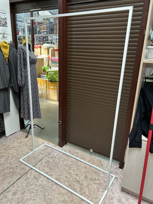 Продам манекены, плечики, зеркало