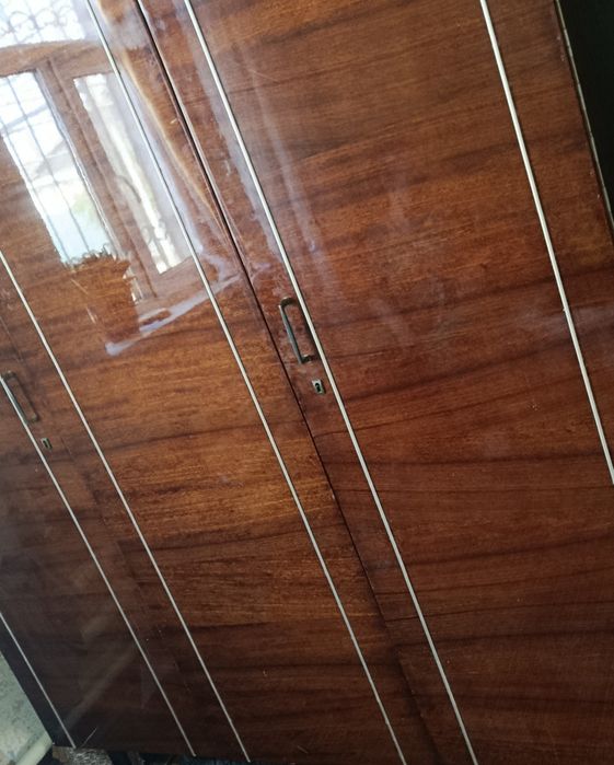 2 ta Katta Shkaf Srochna sotiladi