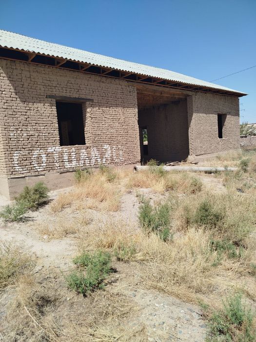 Курилиши битмаган уй сотилади