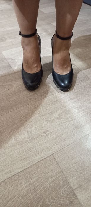 2та оёк кийим сотилади