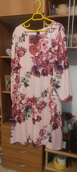 Rochie roz cu flori