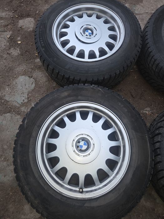Продаются шины и диски на бмв R16