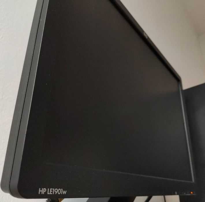 Монитор HP LE1901W 19" 1440х900