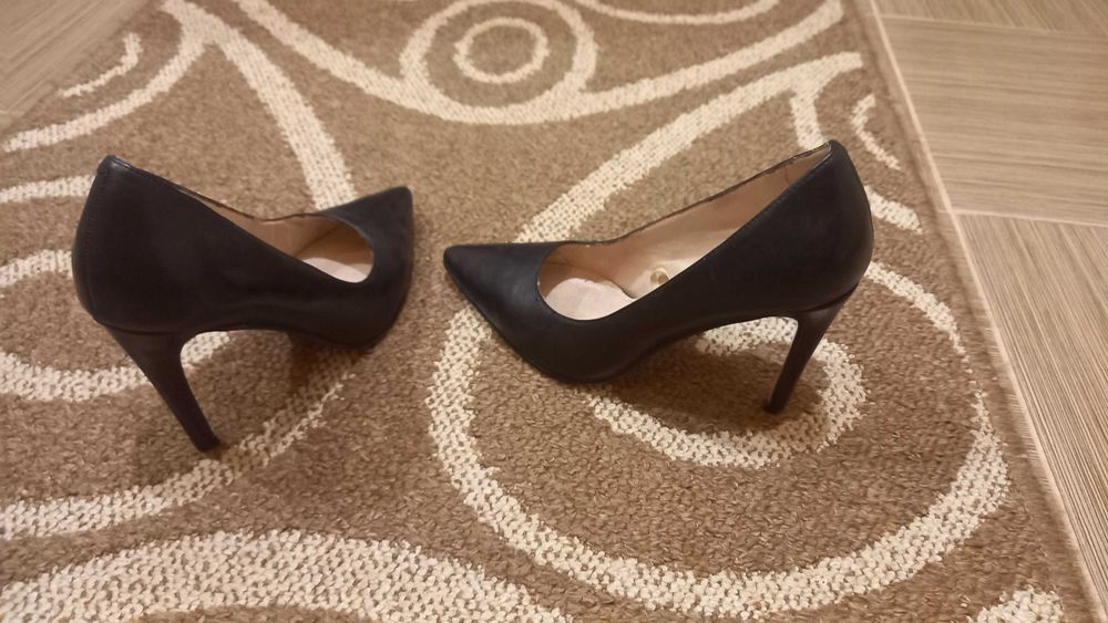 Черни обувки от естествена кожа на ток 5th Аvenue