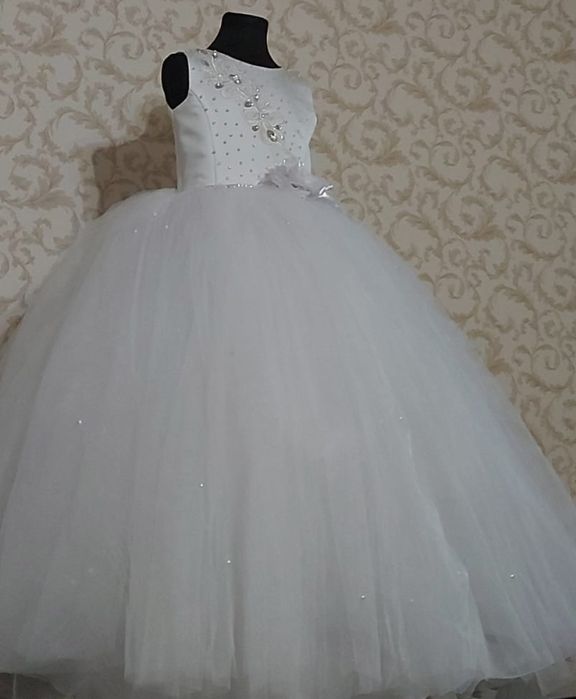 Продам бальные платья от 5 до 11 лет
