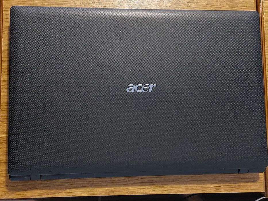 Laptop Acer 17.3 i3 2350M 2,3Ghz, 4GB, 240GB SSD +320GB HDD, HD 7670M 1GB, Win10, Office 2024