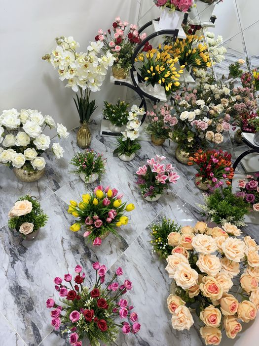 Gular bor turli xildagi suniy gular