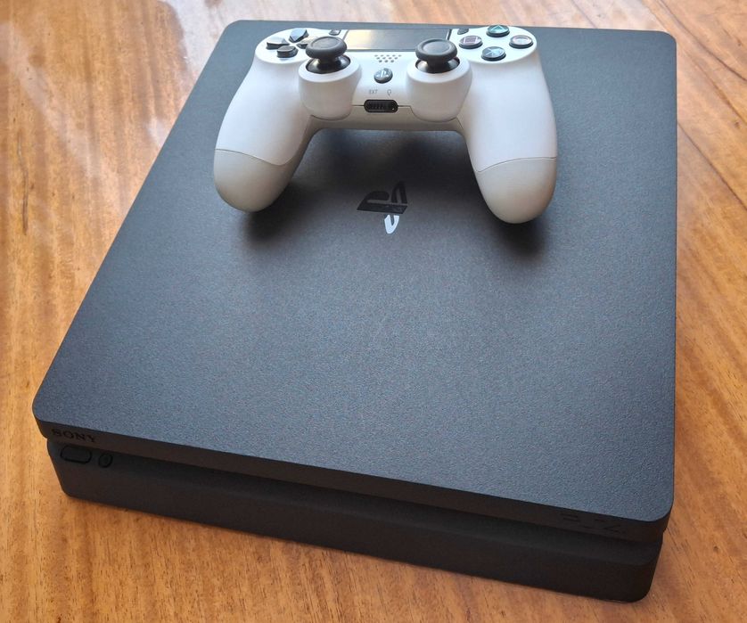 Приставка Sony Playstation 4 PS4