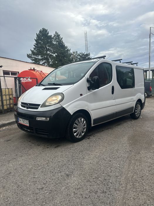 Vand opel vivaro 6 locuri+ marfa 1.9 tdci ,