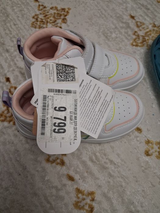 Кроссовки детские. Новый.