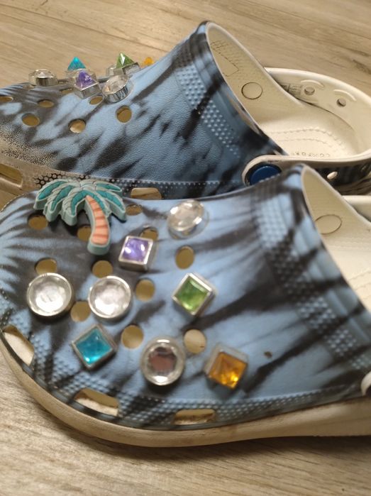 Crocs fete cu pietre aplicate