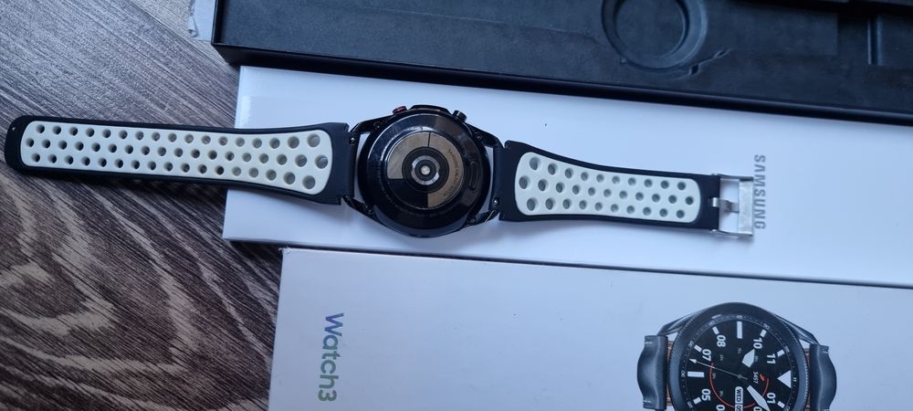 Часы Samsung Galaxy w3