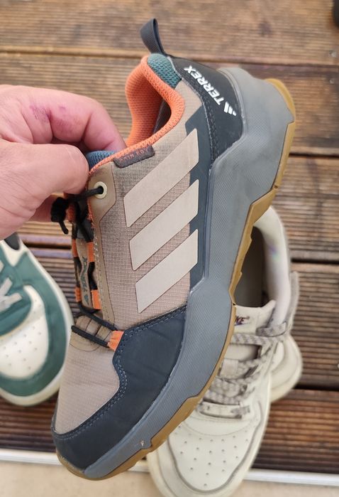 Nike force 1 Adidas terrex