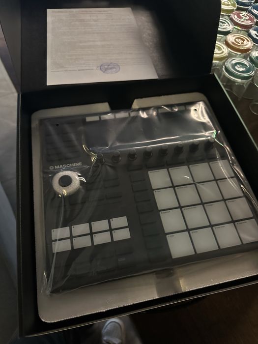 MIDI-контроллер Native Instruments Maschine MK3