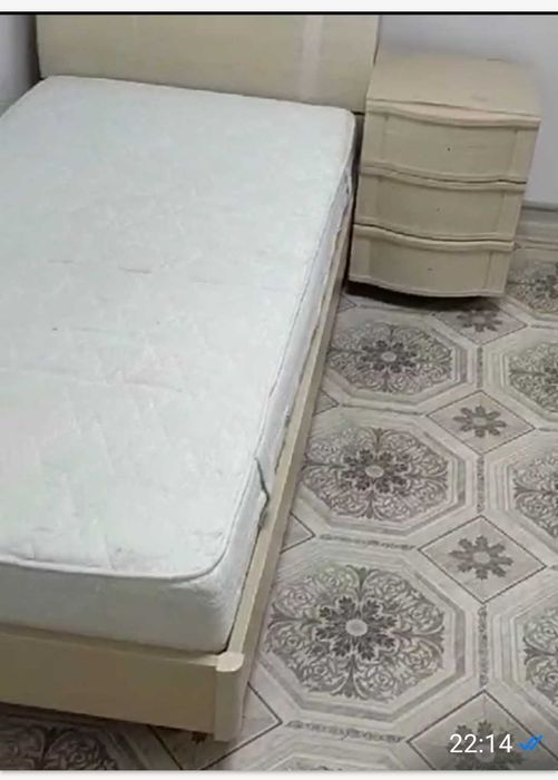 Кровать с тумбачкой