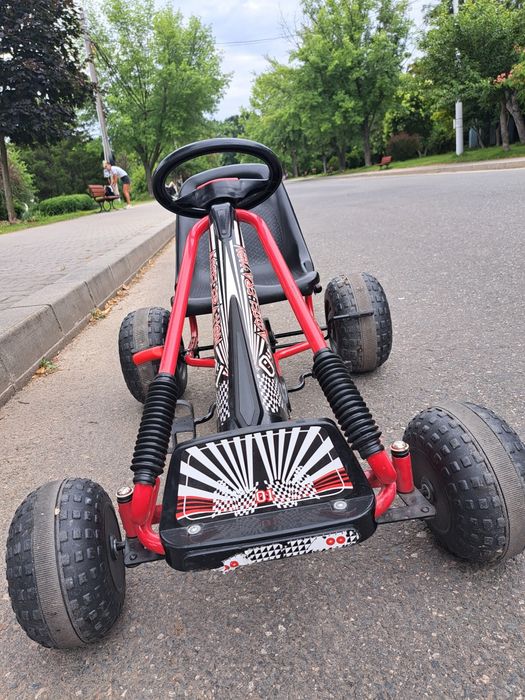 Cart cu pedale rosu
