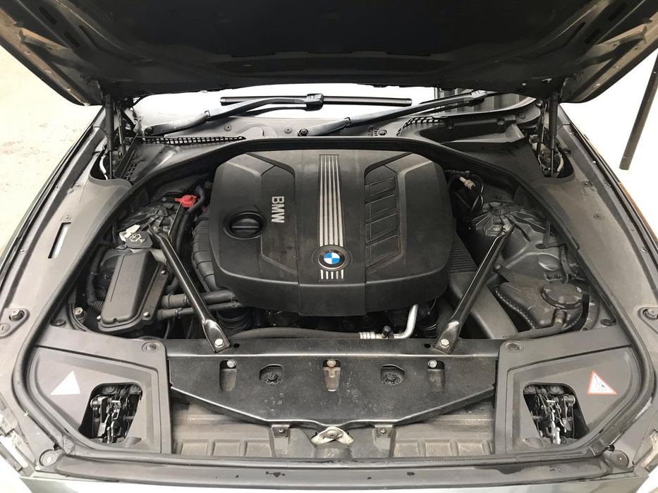 Vand / schimb bmw seria 520 d f 10 bate motorul