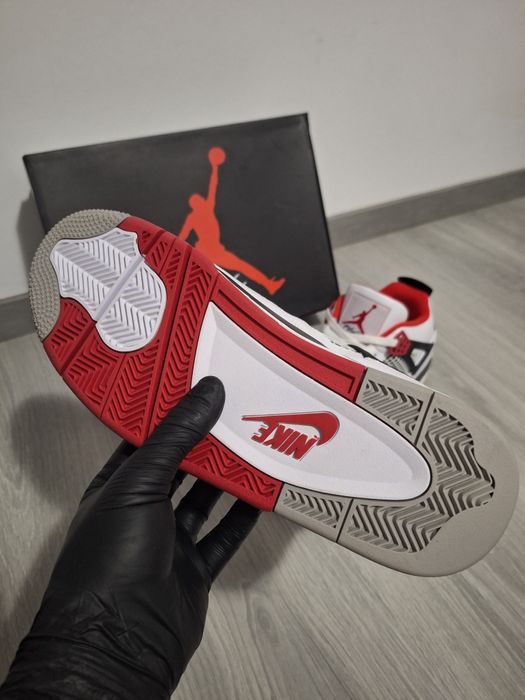 Jordan 4 Fire Red