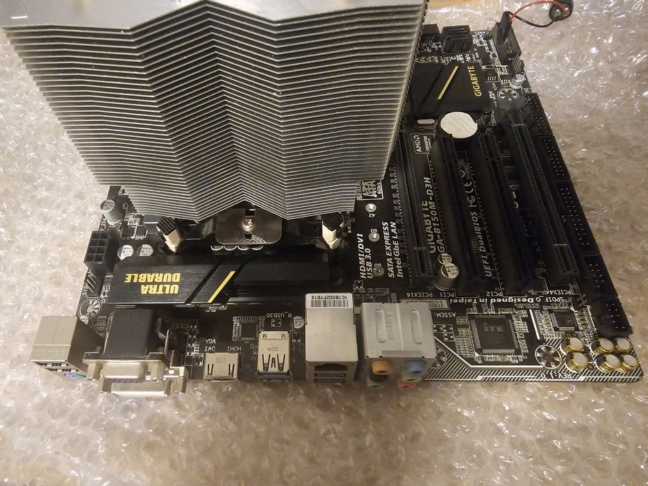 intel i7-7700 процесор + дъно Gigabyte + охладителза CPU