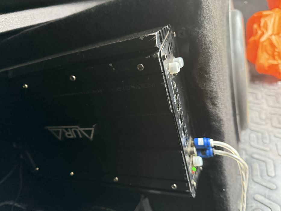 Продам сабуфер срочно