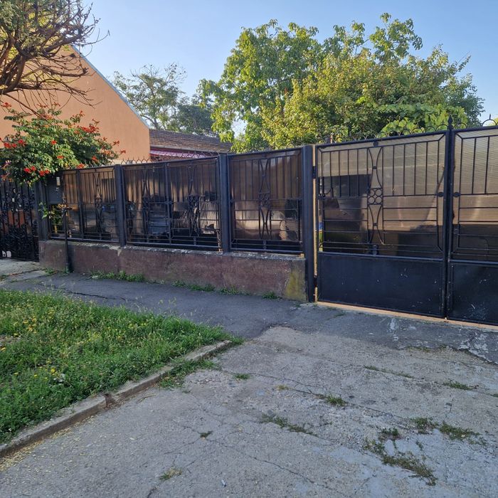 Porti + gard de vanzare