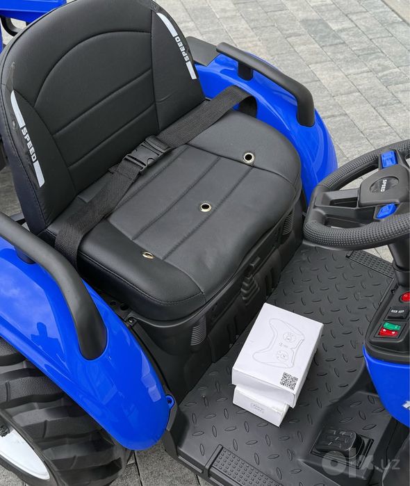 Siniy traktor prisepli pultli bolalar mashinasi elektromobil elektroka
