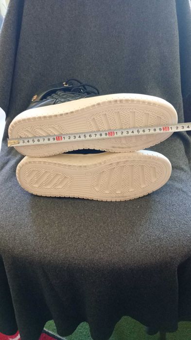 Чисто нови обувки