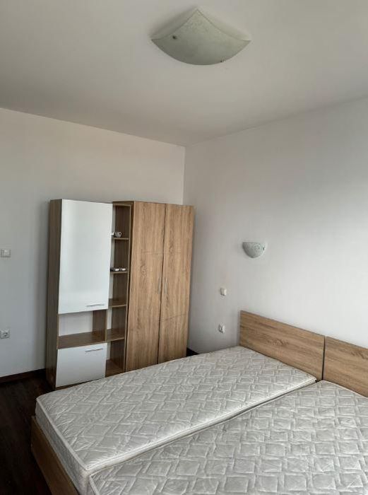 Дава се под наем Тристаен апартамент в Варна, Център - 107 кв.м за 1250 € - Снимка #3