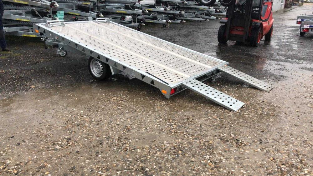 Remorci si platforme transport auto noi, posibilitate rate!