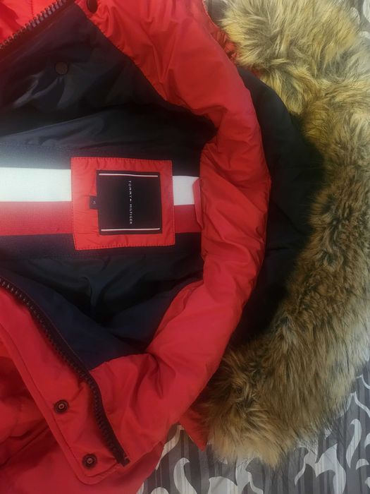 Продавам Яке Tommy Hilfiger