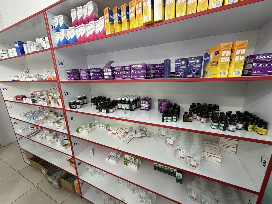 Аптека учун таййор мебел витрина сотилади