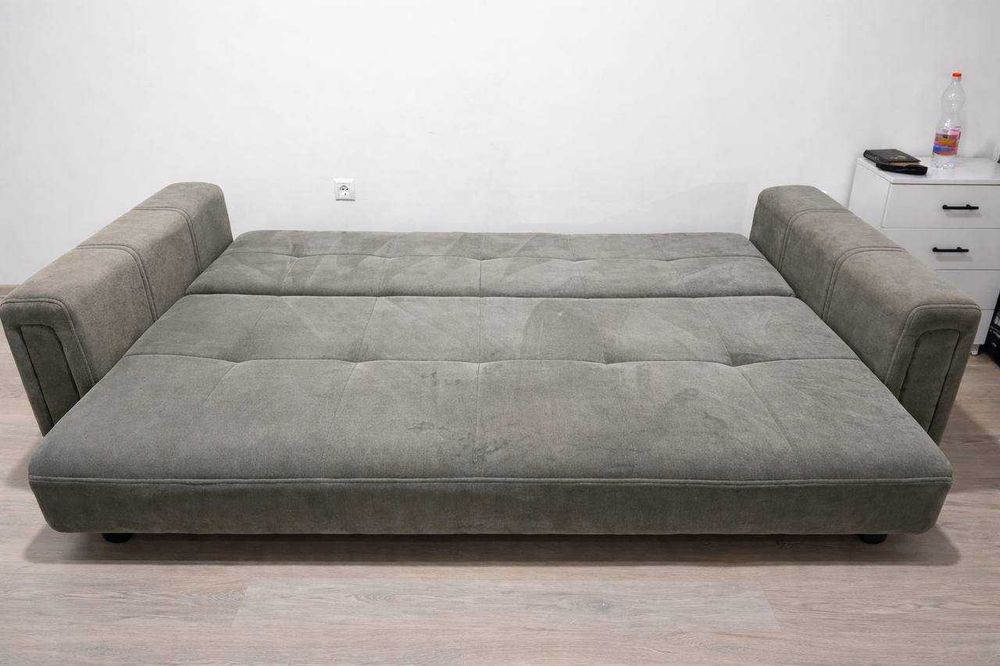 Продам диван-кровать  Продаётся раздвижной диван в хорошем состоянии