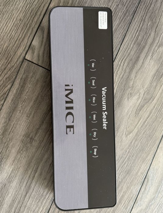 Aparat de vidat și sigilat alimente.  120W,65 kpa, cu 50 pungi.