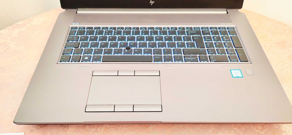 HP ZBook 17 G5/Core i5 8400H/NVIDIA P1000 4GB//16GB RAM/512GB SSD/IPS