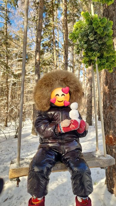 Продаётся тёплый зимний комбинезон для девочки