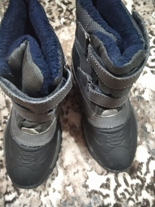 Продавам детски ботушки подходящи за зимата